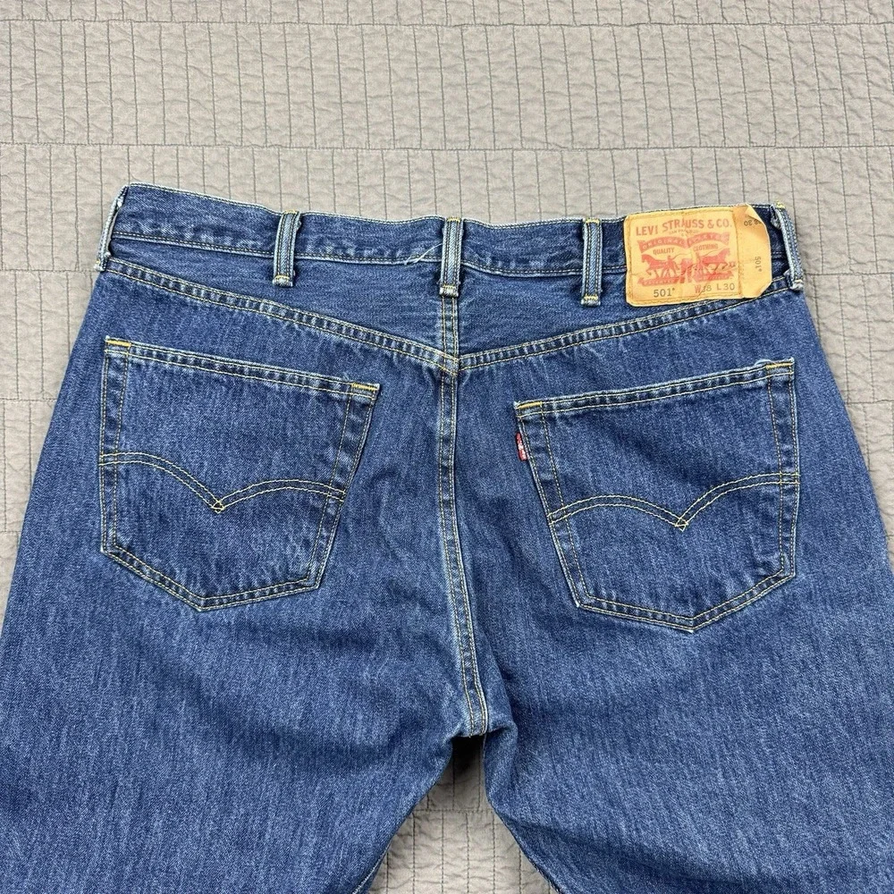 Levis 501 Jeans Men 38x30 (36x30) Blue Medium Wash Button Fly Straight Leg Denim